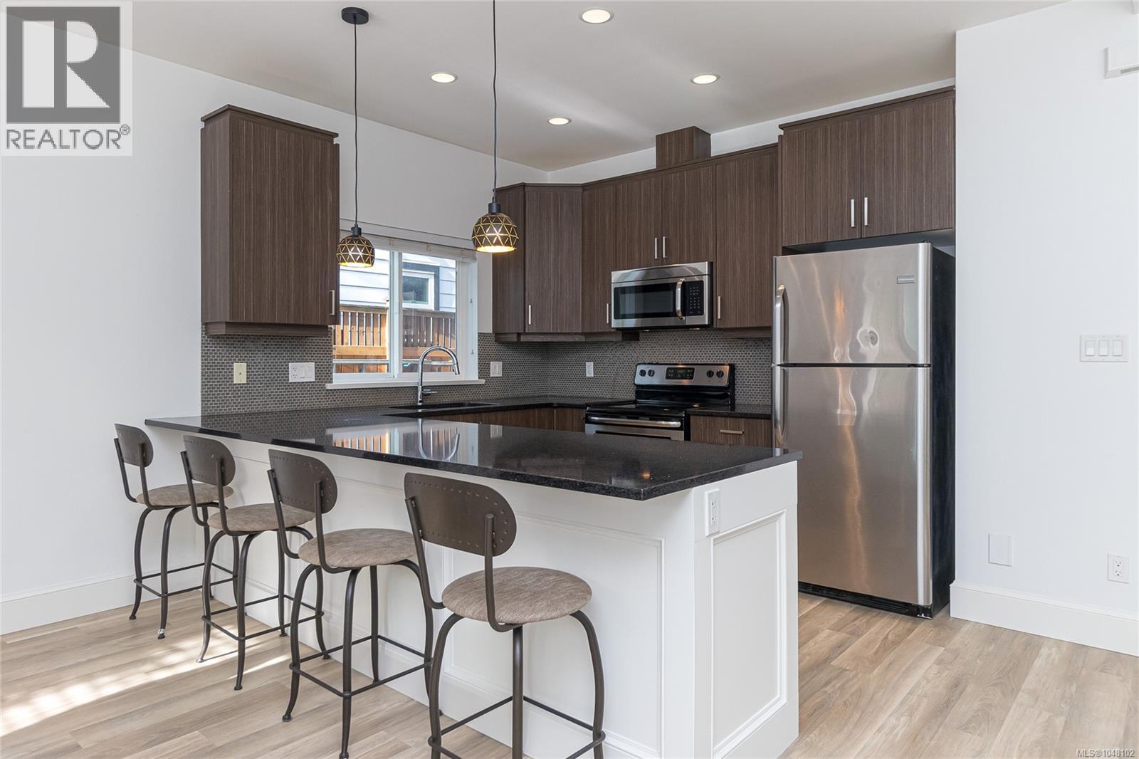 9373 East Saanich Rd - 8