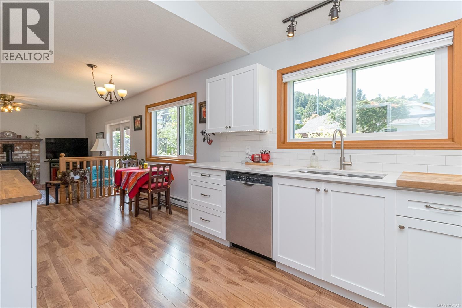 810 Colonia Dr - 23