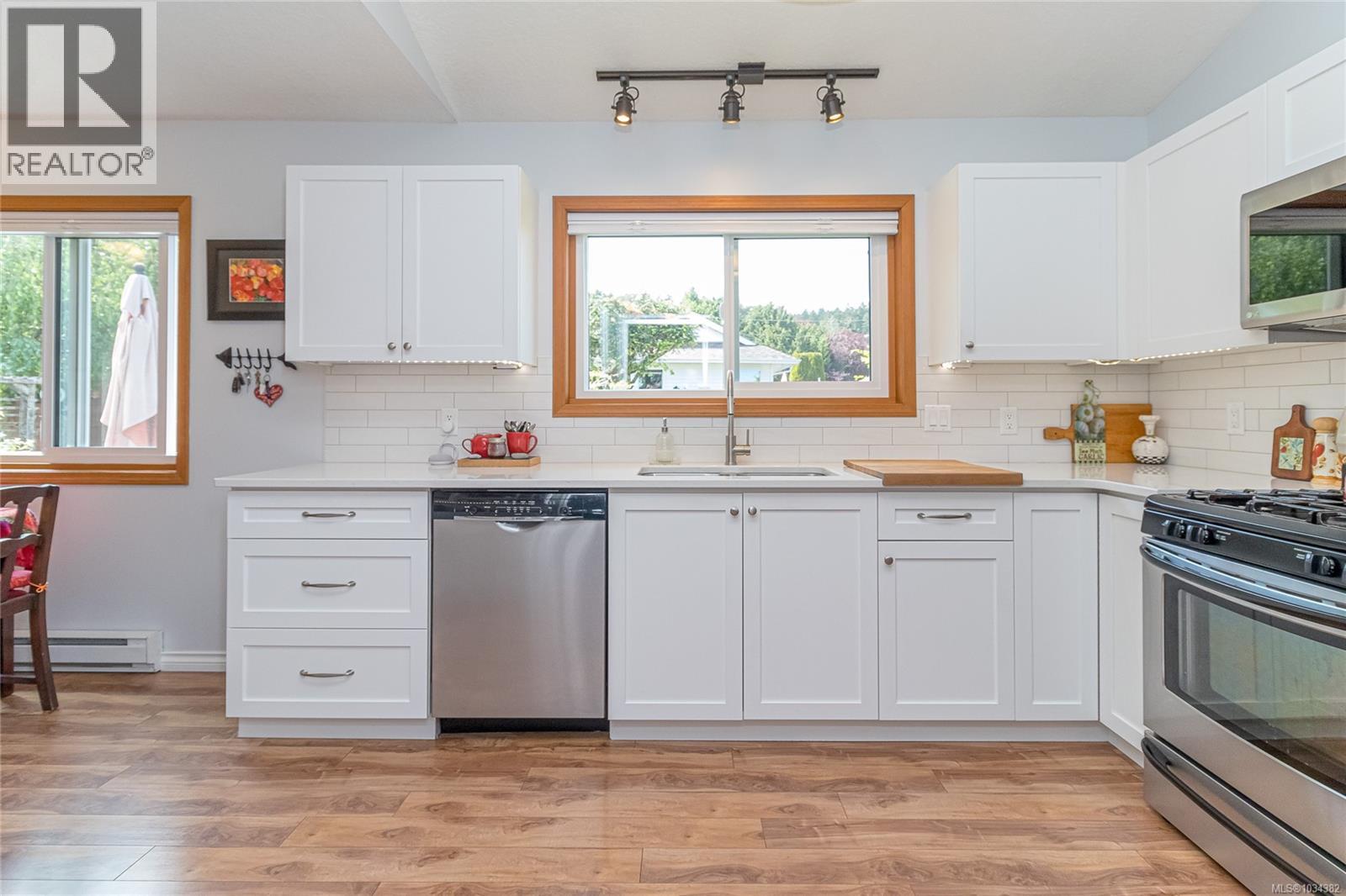 810 Colonia Dr - 21