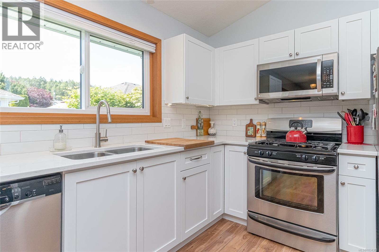 810 Colonia Dr - 22