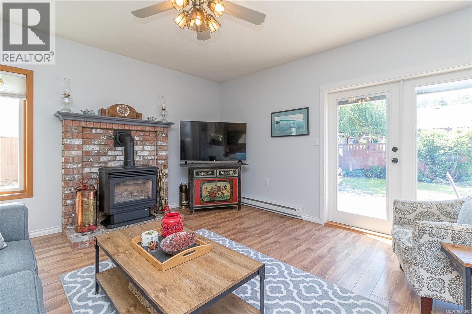 810 Colonia Dr, Ladysmith — photo 6