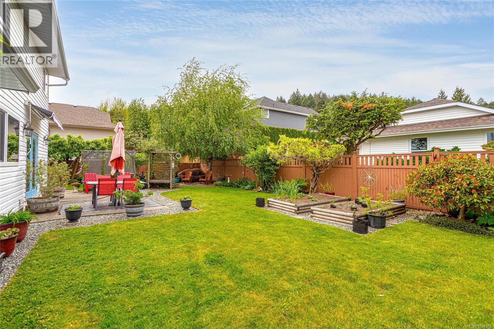 810 Colonia Dr, Ladysmith — photo 9