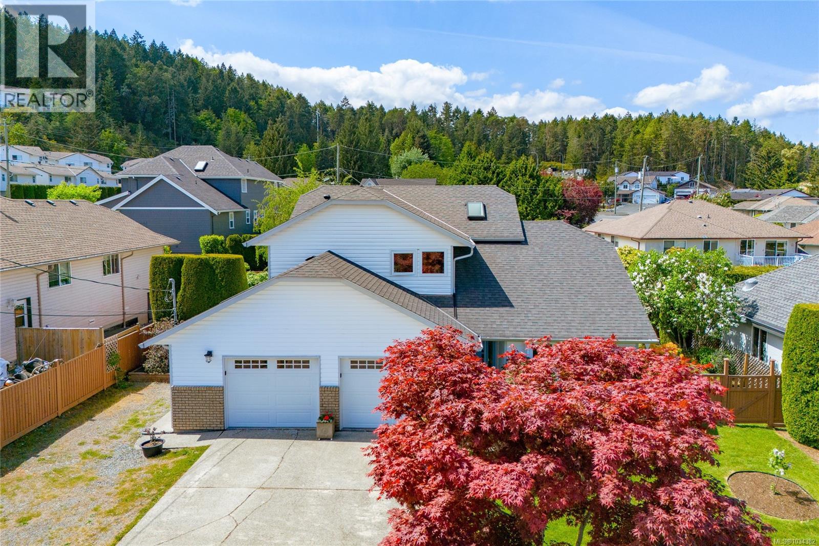 810 Colonia Dr, Ladysmith — photo 2