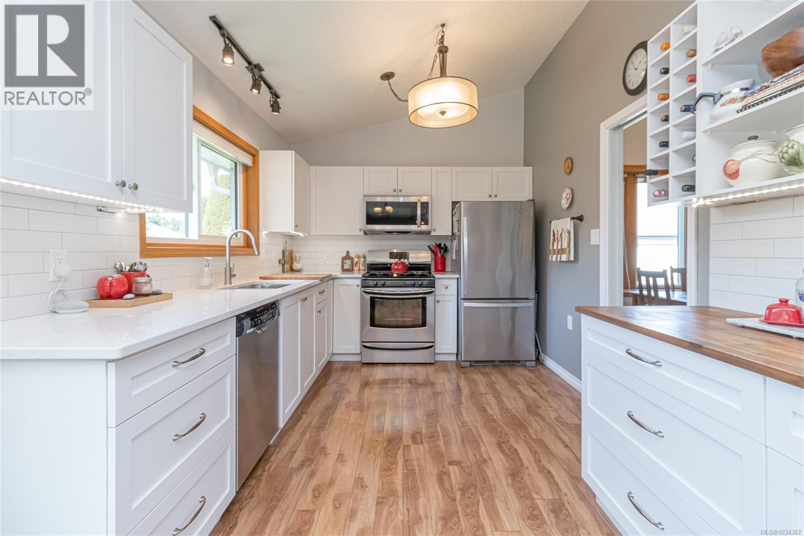 810 Colonia Dr, Ladysmith — photo 5