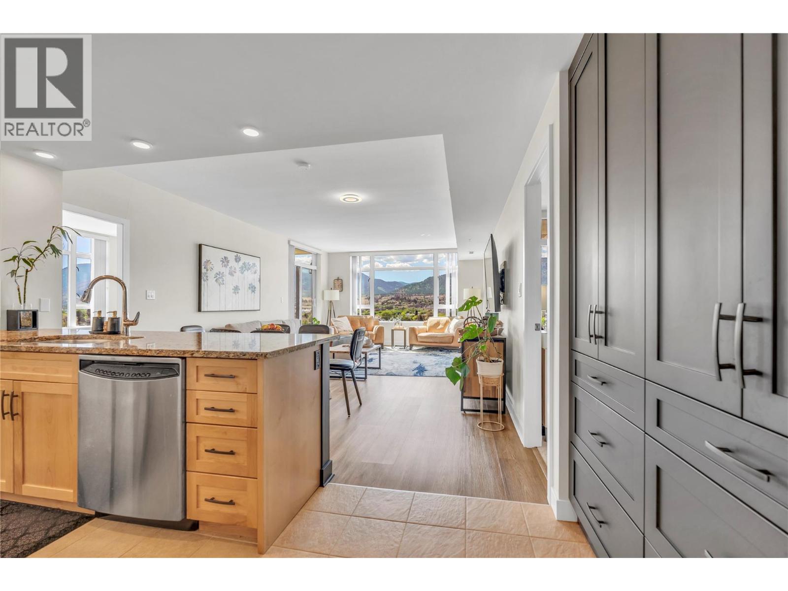 #1006 160 Lakeshore Drive - 15