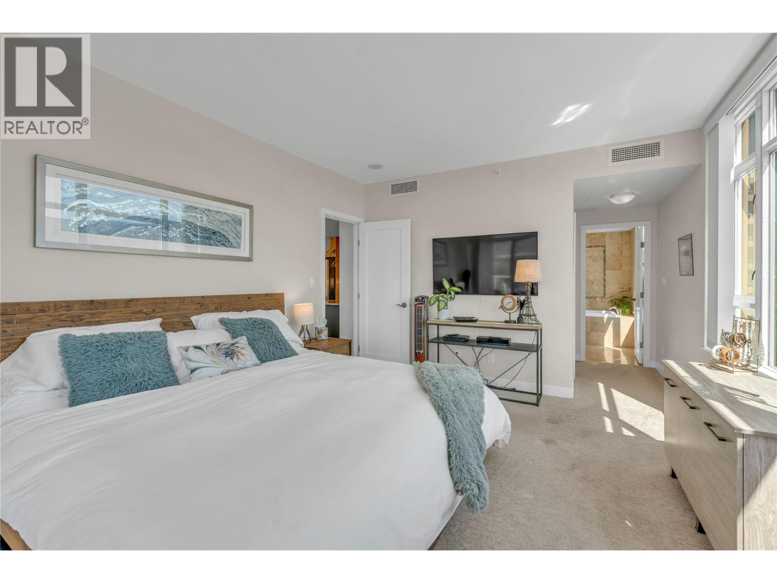 #1006 160 Lakeshore Drive - 18