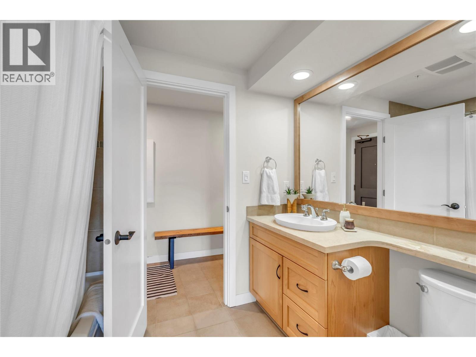 #1006 160 Lakeshore Drive - 26