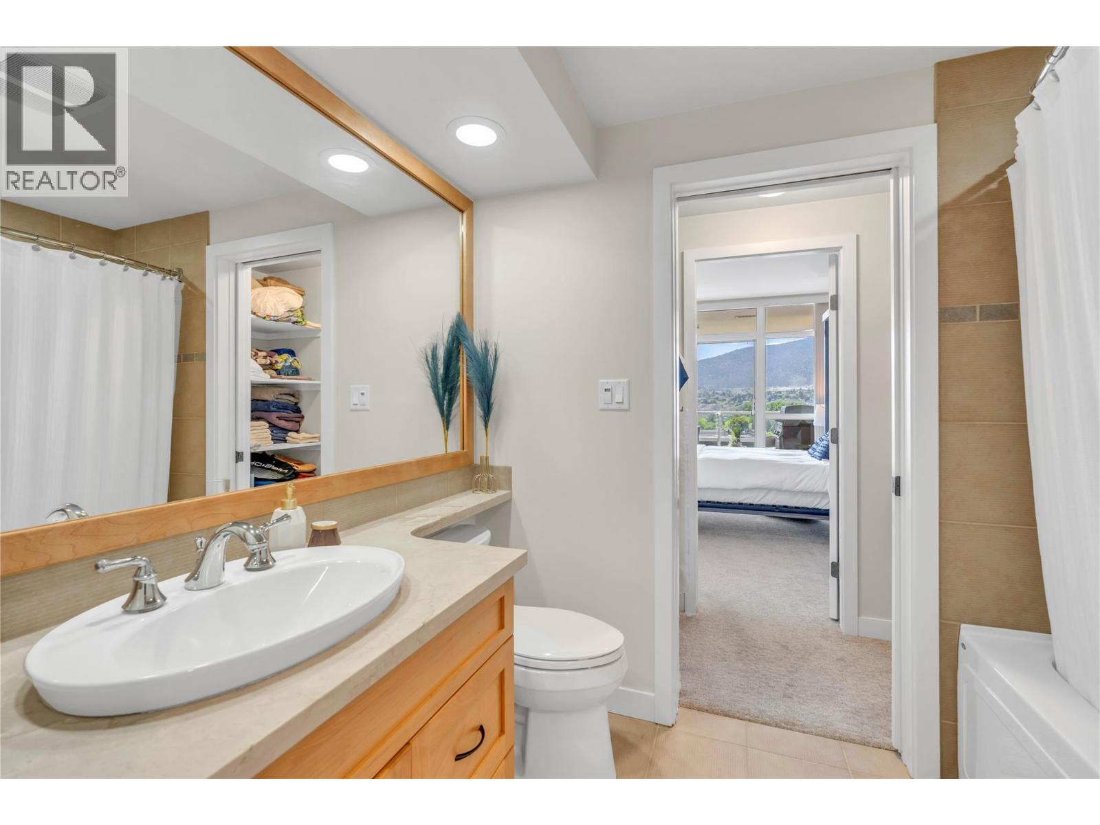 #1006 160 Lakeshore Drive - 27