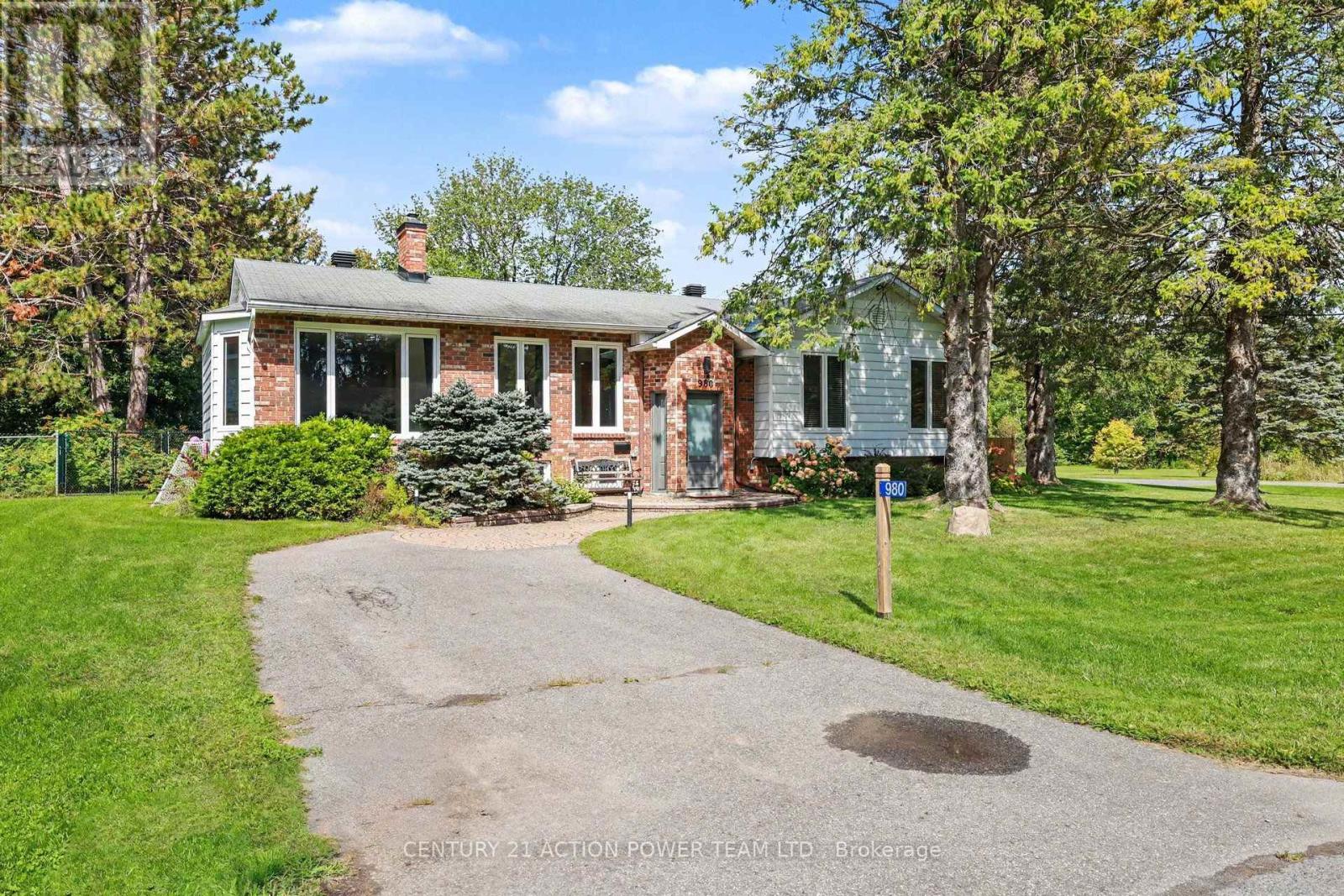980 GALAXIE AVENUE - 3