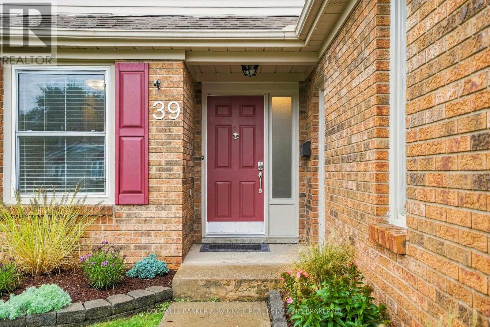 39 DUNDEE DRIVE - 3