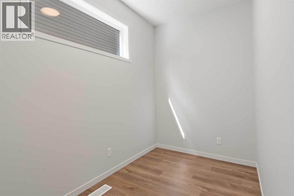 308 Montrose Crescent SE - Image 17