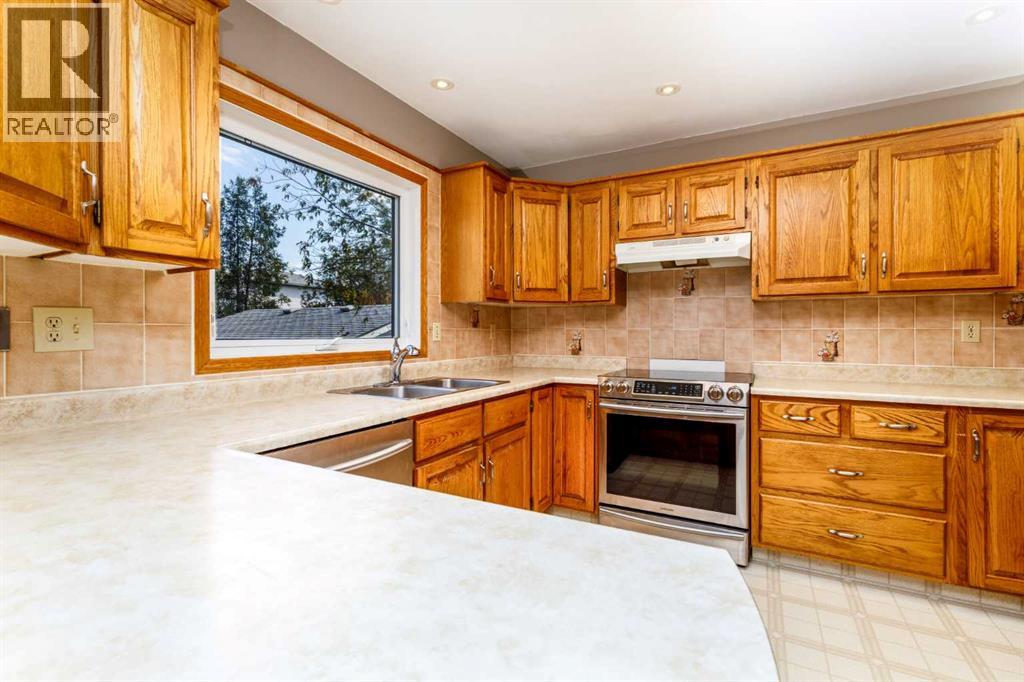 Listing photo – 49 Rutledge Crescent E, Red Deer