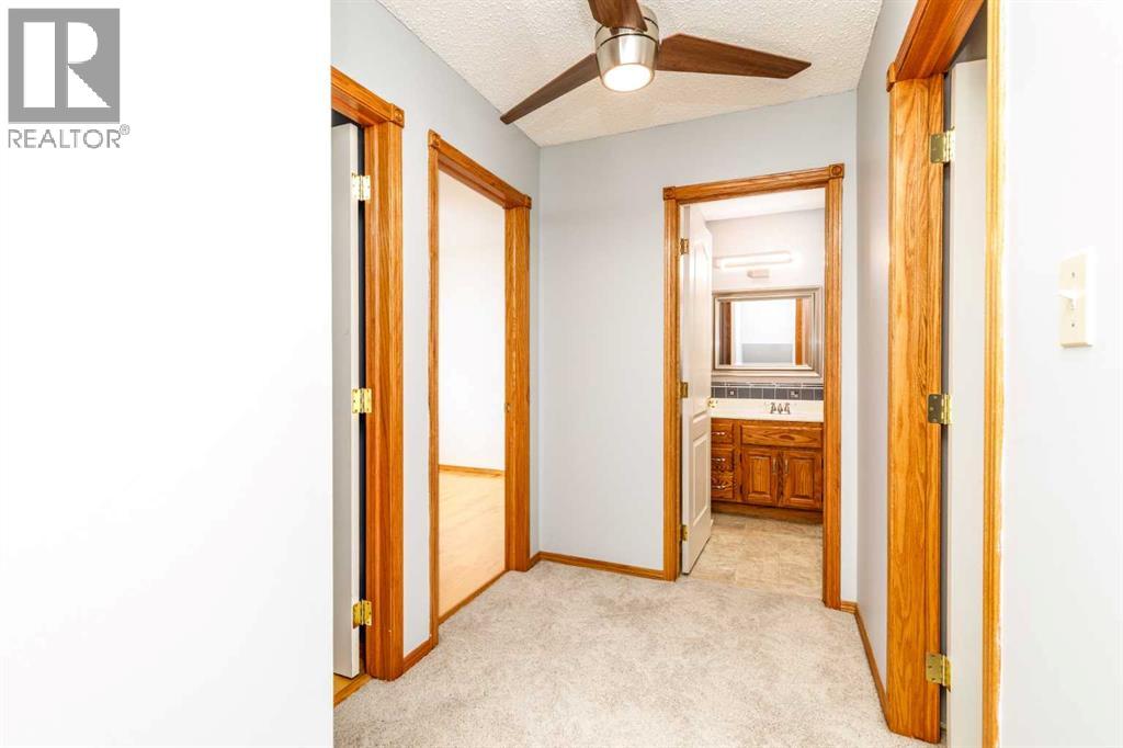 Listing photo – 49 Rutledge Crescent E, Red Deer