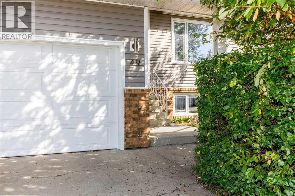 Listing photo – 49 Rutledge Crescent E, Red Deer