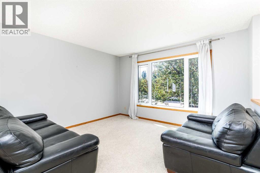 Listing photo – 49 Rutledge Crescent E, Red Deer