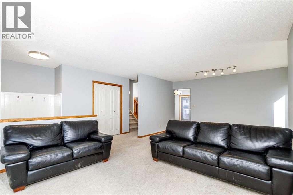 Listing photo – 49 Rutledge Crescent E, Red Deer