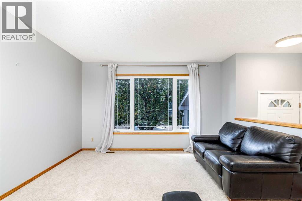 Listing photo – 49 Rutledge Crescent E, Red Deer