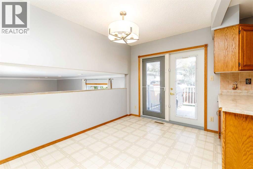 Listing photo – 49 Rutledge Crescent E, Red Deer