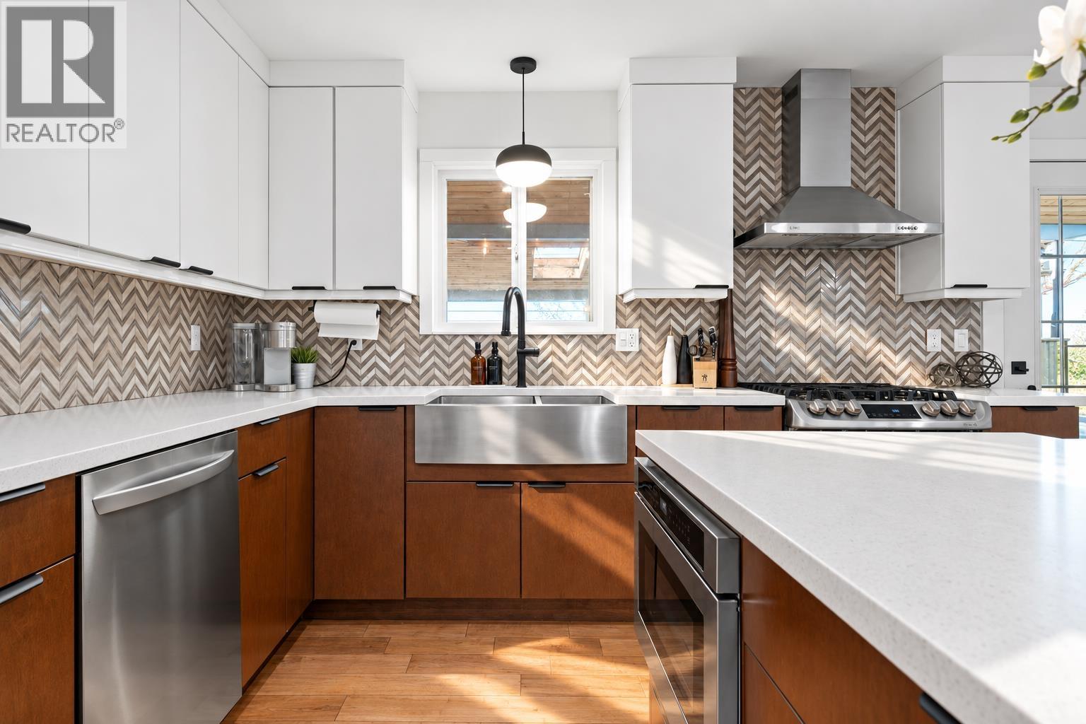101 450 BROMLEY STREET, Coquitlam