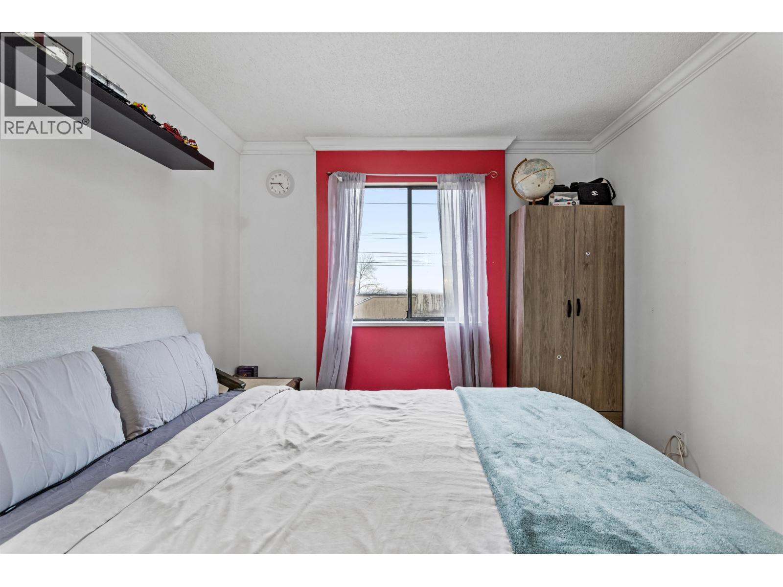 306 315 TENTH STREET, New Westminster