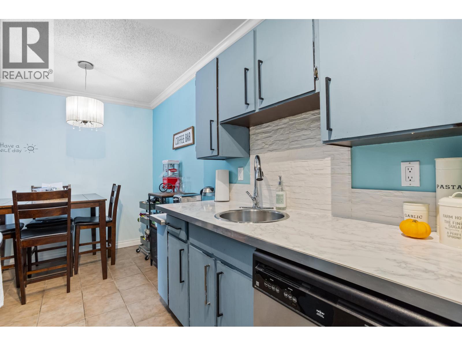 306 315 TENTH STREET, New Westminster