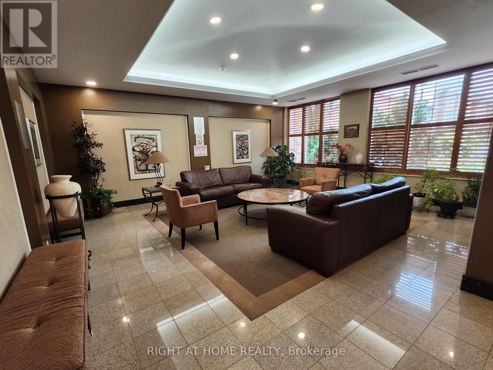 #205 850 STEELES AVENUE W - 21