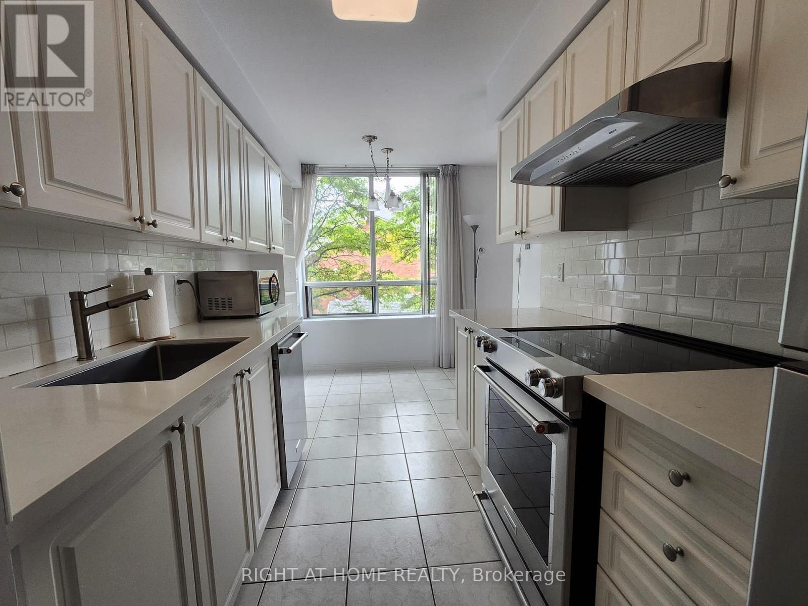 #205 850 STEELES AVENUE W - 8