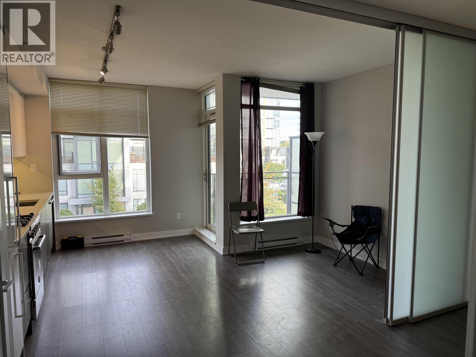 303 4900 LENNOX LANE, Burnaby — photo 2
