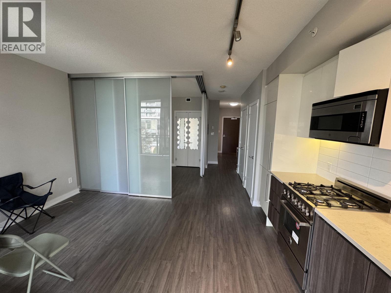 303 4900 LENNOX LANE, Burnaby — photo 4