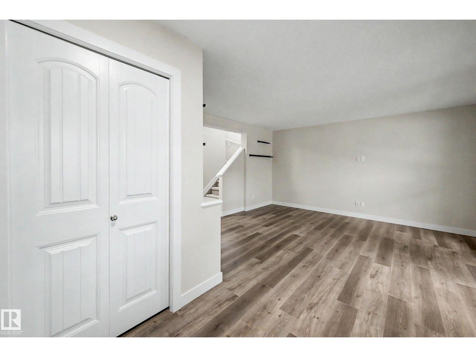 5 DICKENS ST - 9