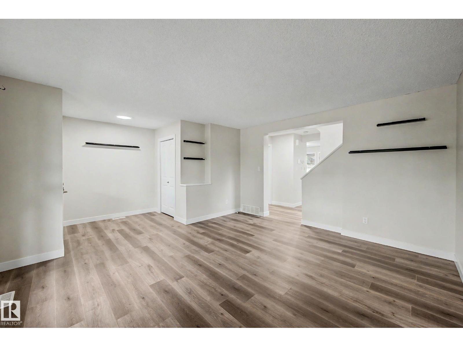 5 DICKENS ST - 8