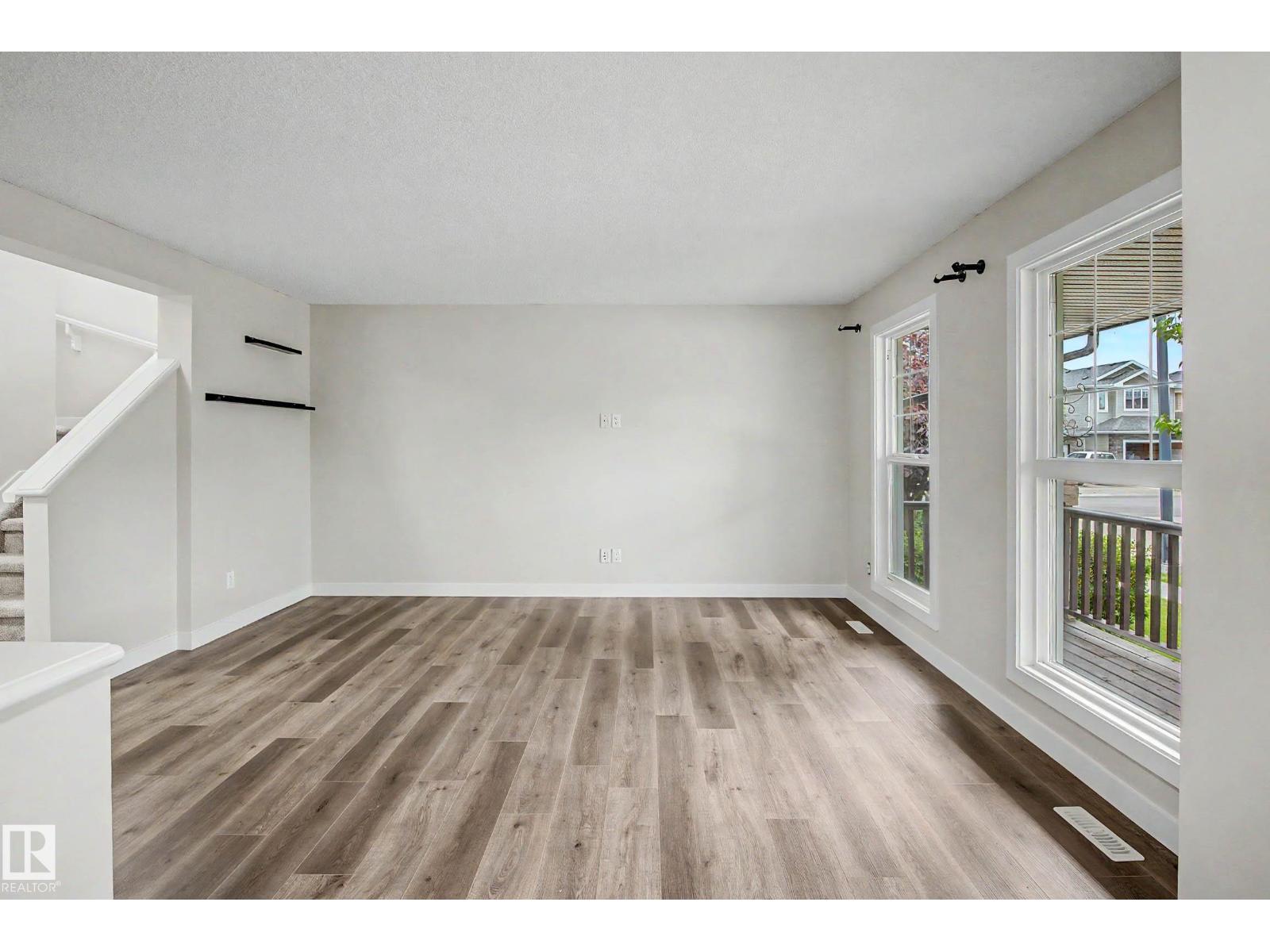 5 DICKENS ST - 6