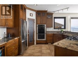 Primary Bedroom - 10 Bayview Heights, Coldstream, BC V1B2B9 Photo 19
