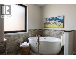 10 Bayview Heights, Coldstream, BC V1B2B9 Photo 29