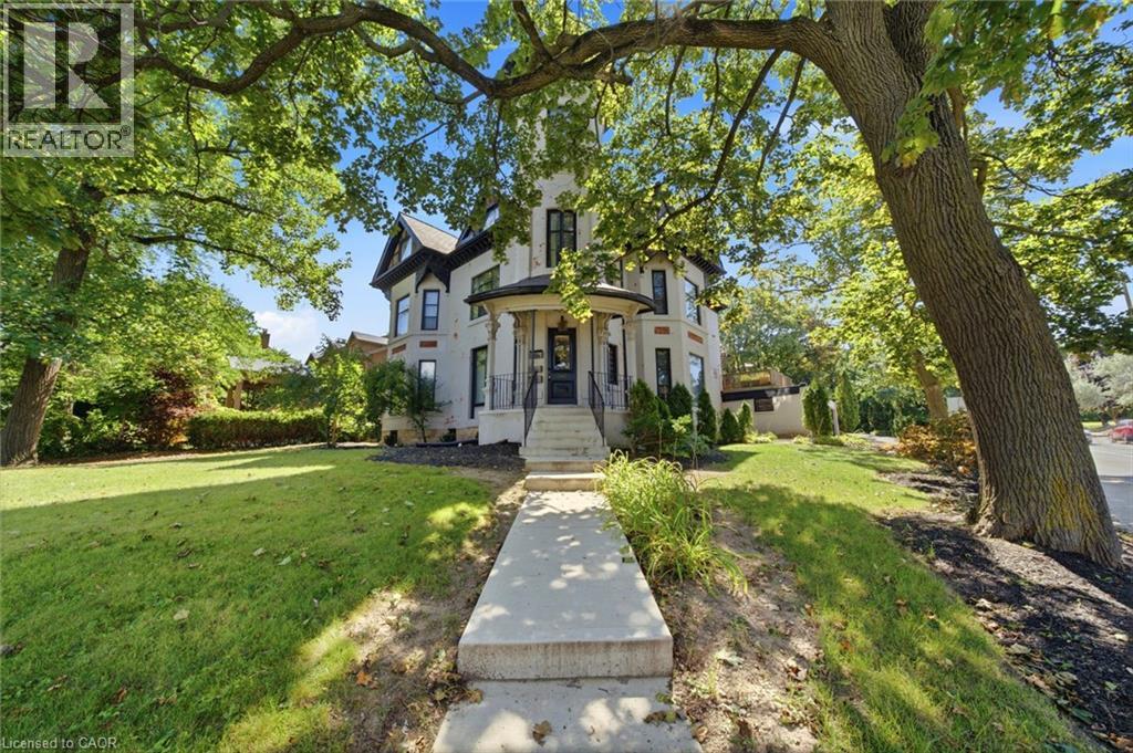 Photo of 347 QUEEN Street