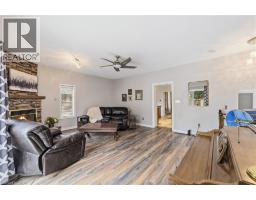 Family room - 32 Clench Avenue, Brantford, ON N3T1B6 Photo 6