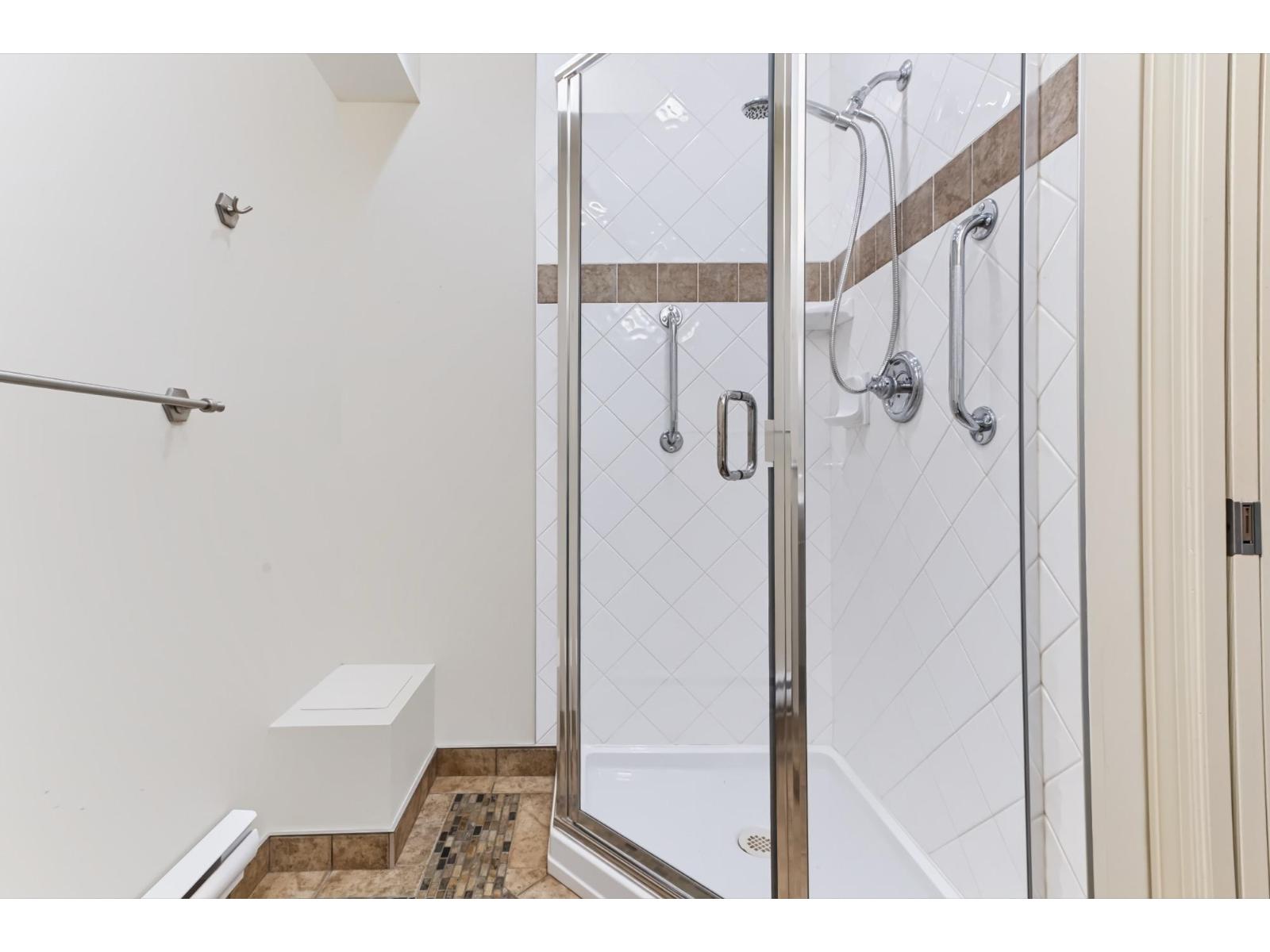4 15971 MARINE DRIVE, White Rock