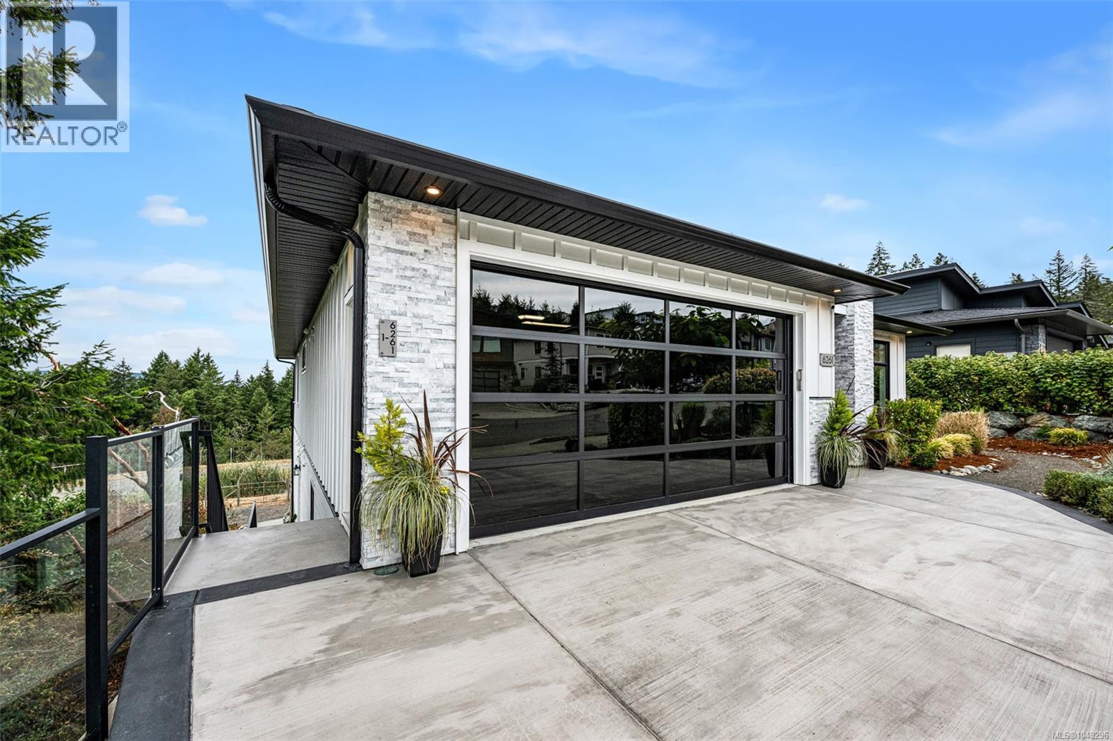 6261 Highwood Dr - Image 6