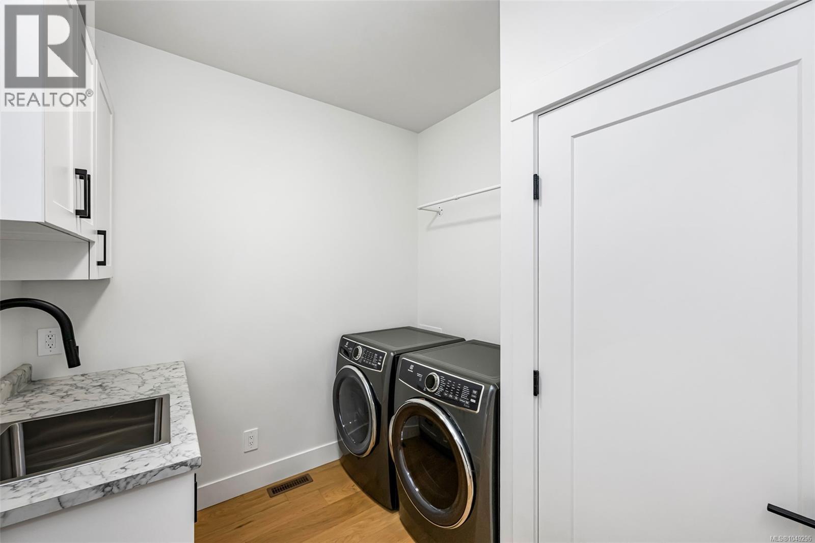 6261 Highwood Dr - Image 46