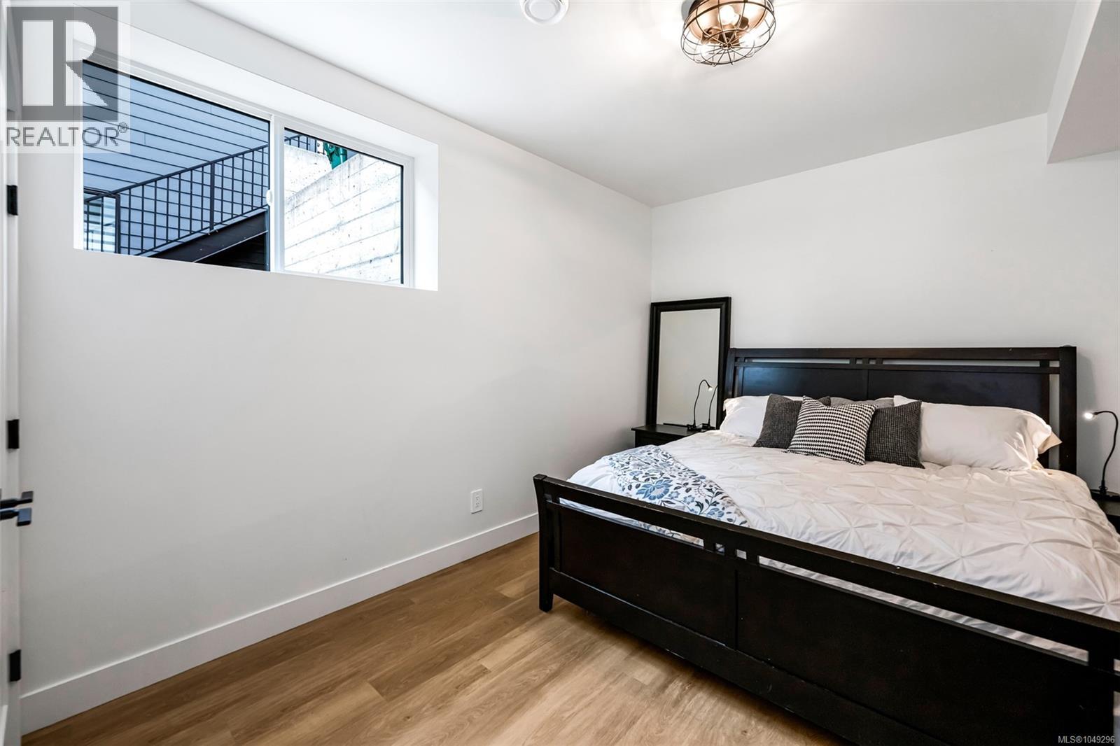 6261 Highwood Dr - Image 36