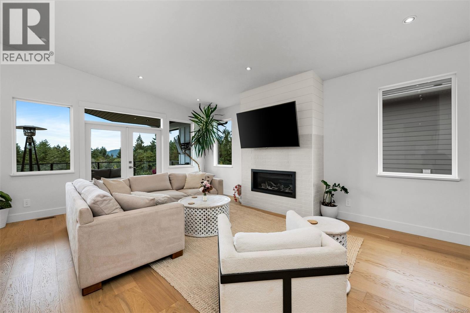 6261 Highwood Dr - Image 20