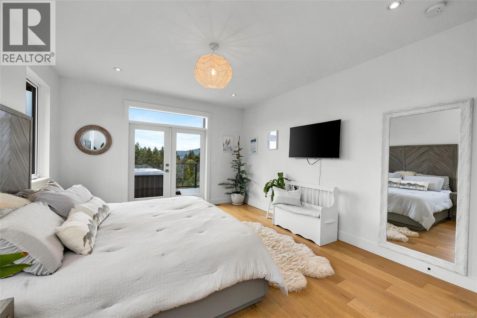 6261 Highwood Dr - Image 28