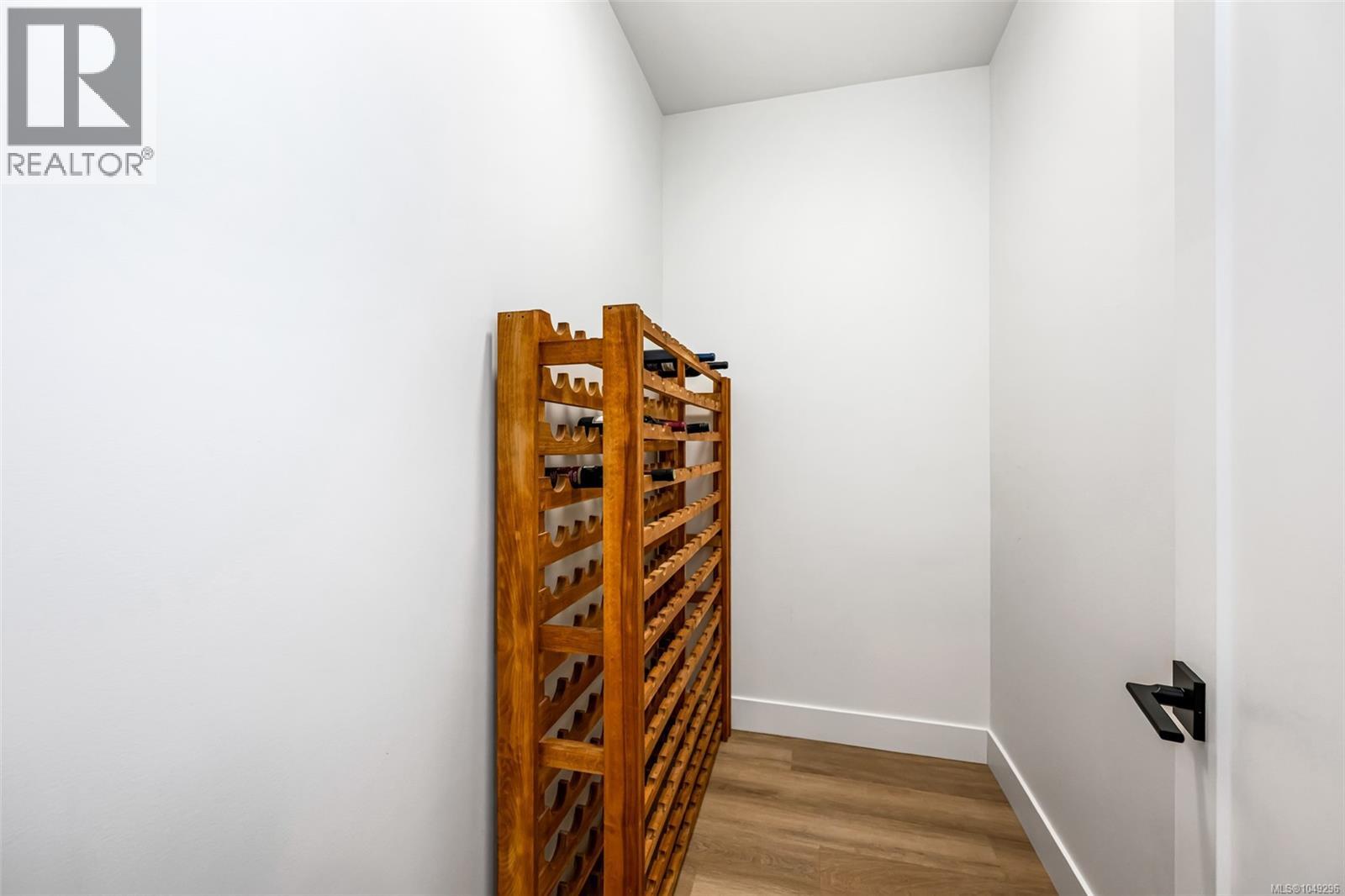 6261 Highwood Dr - Image 38