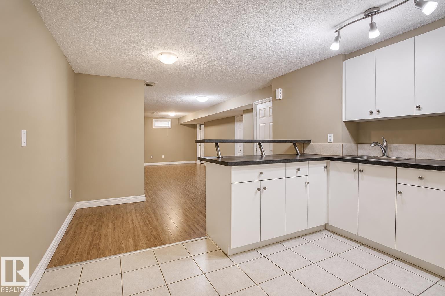 9072 52 ST NW - 14