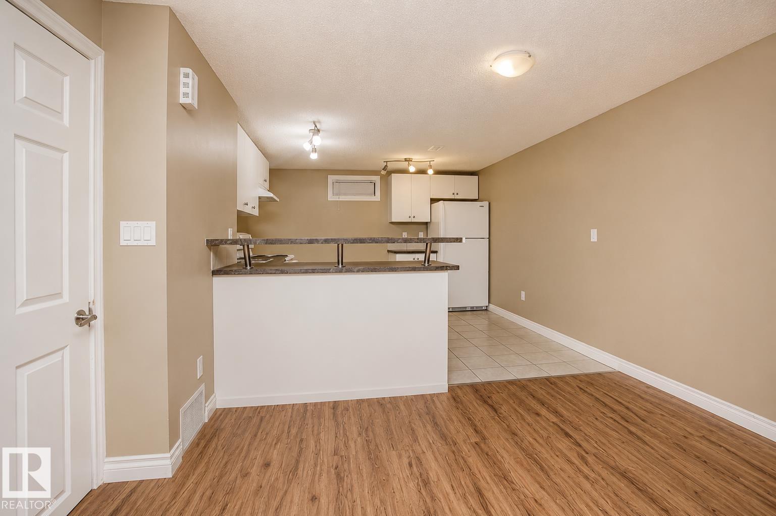 9072 52 ST NW - 15