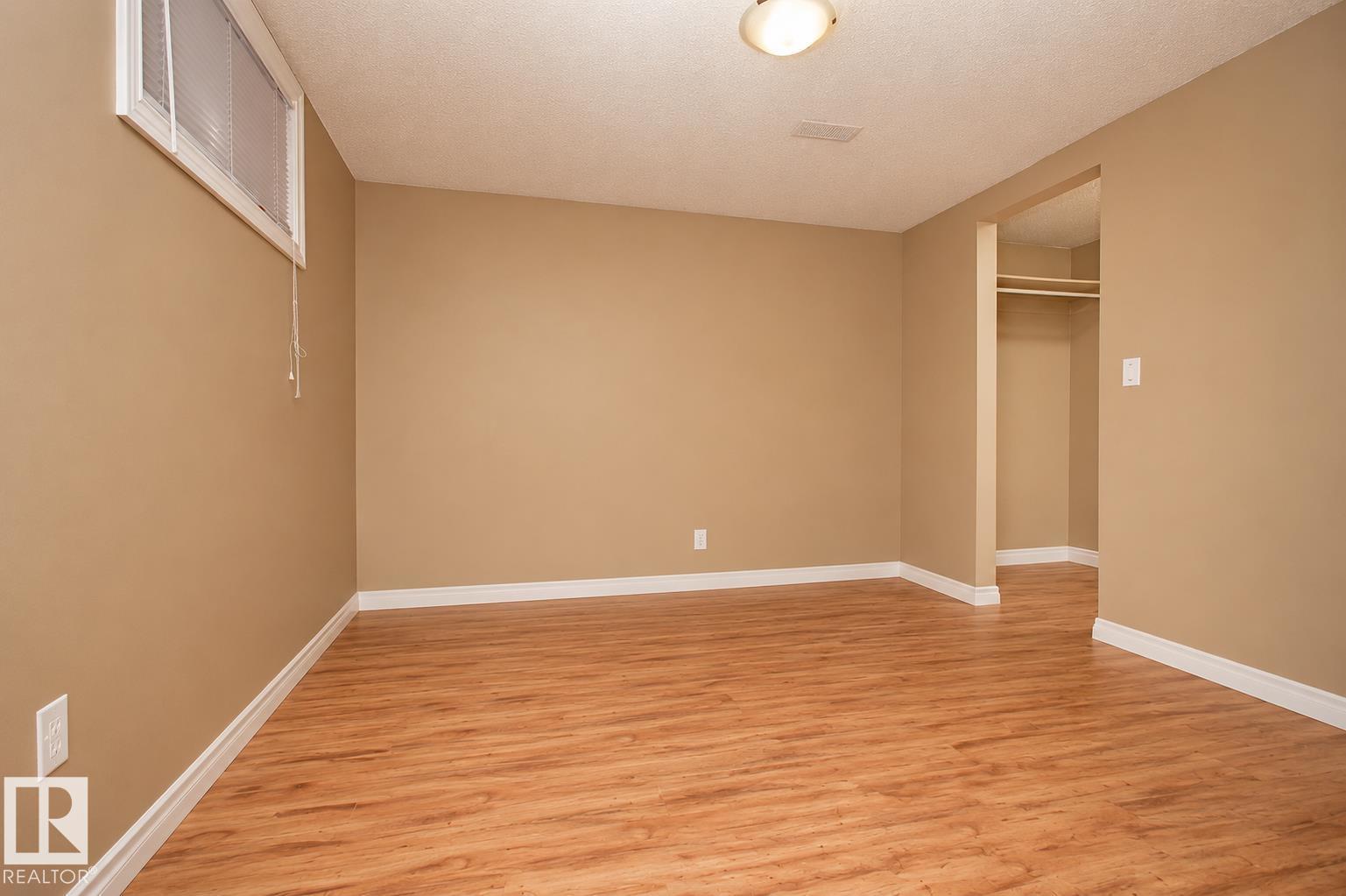 9072 52 ST NW - 17