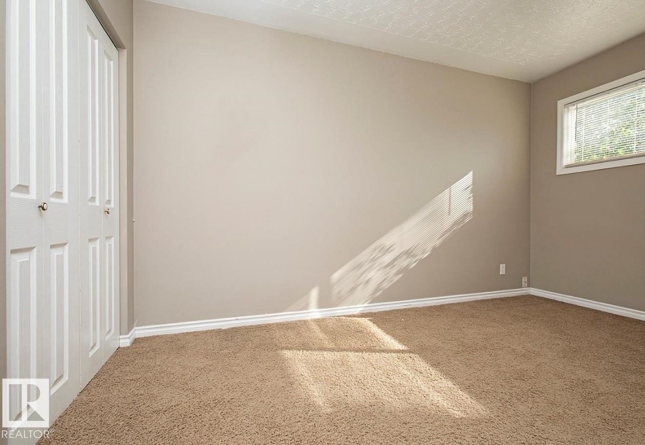 9072 52 ST NW - 9