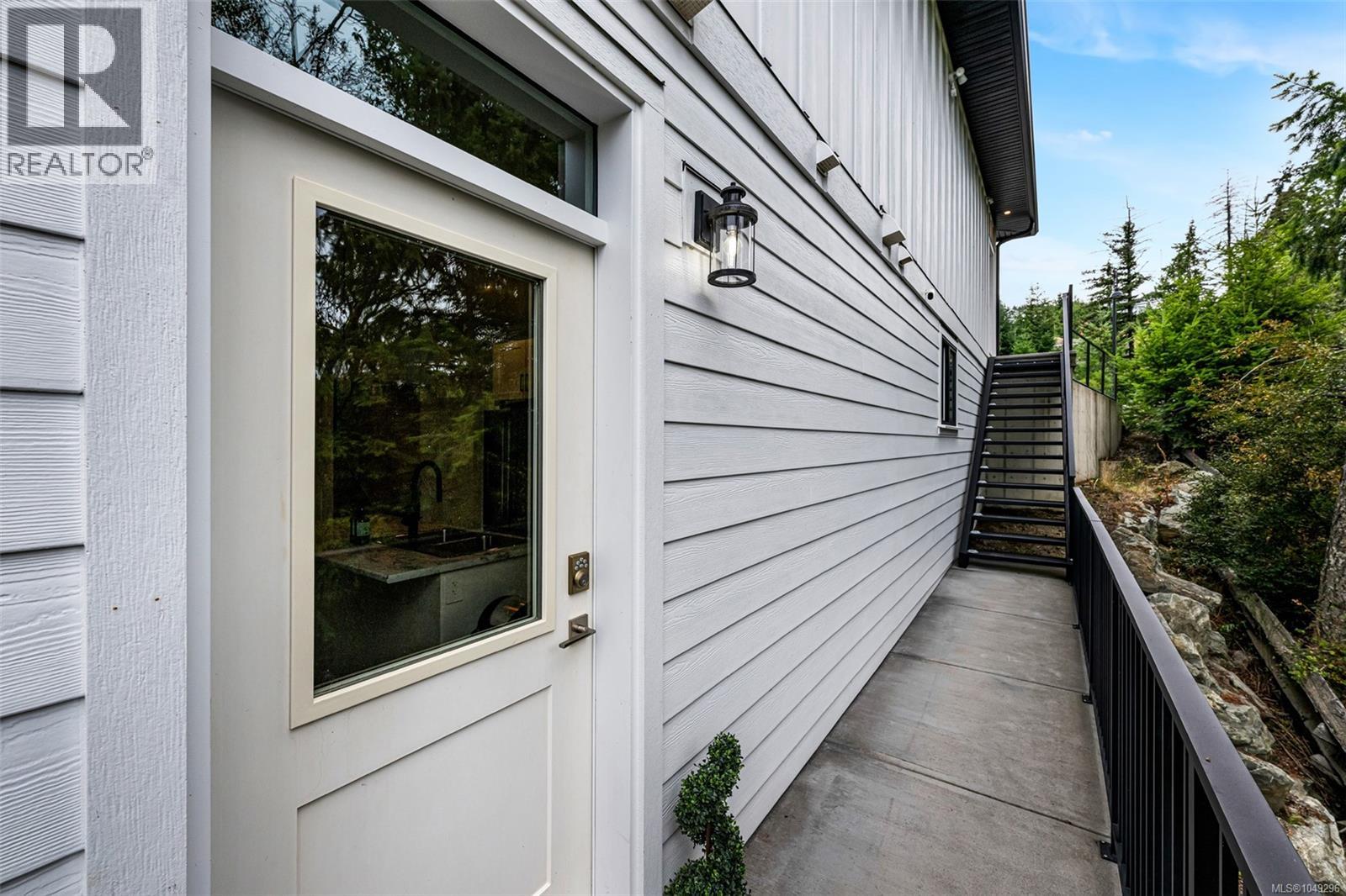 6261 Highwood Dr - 67