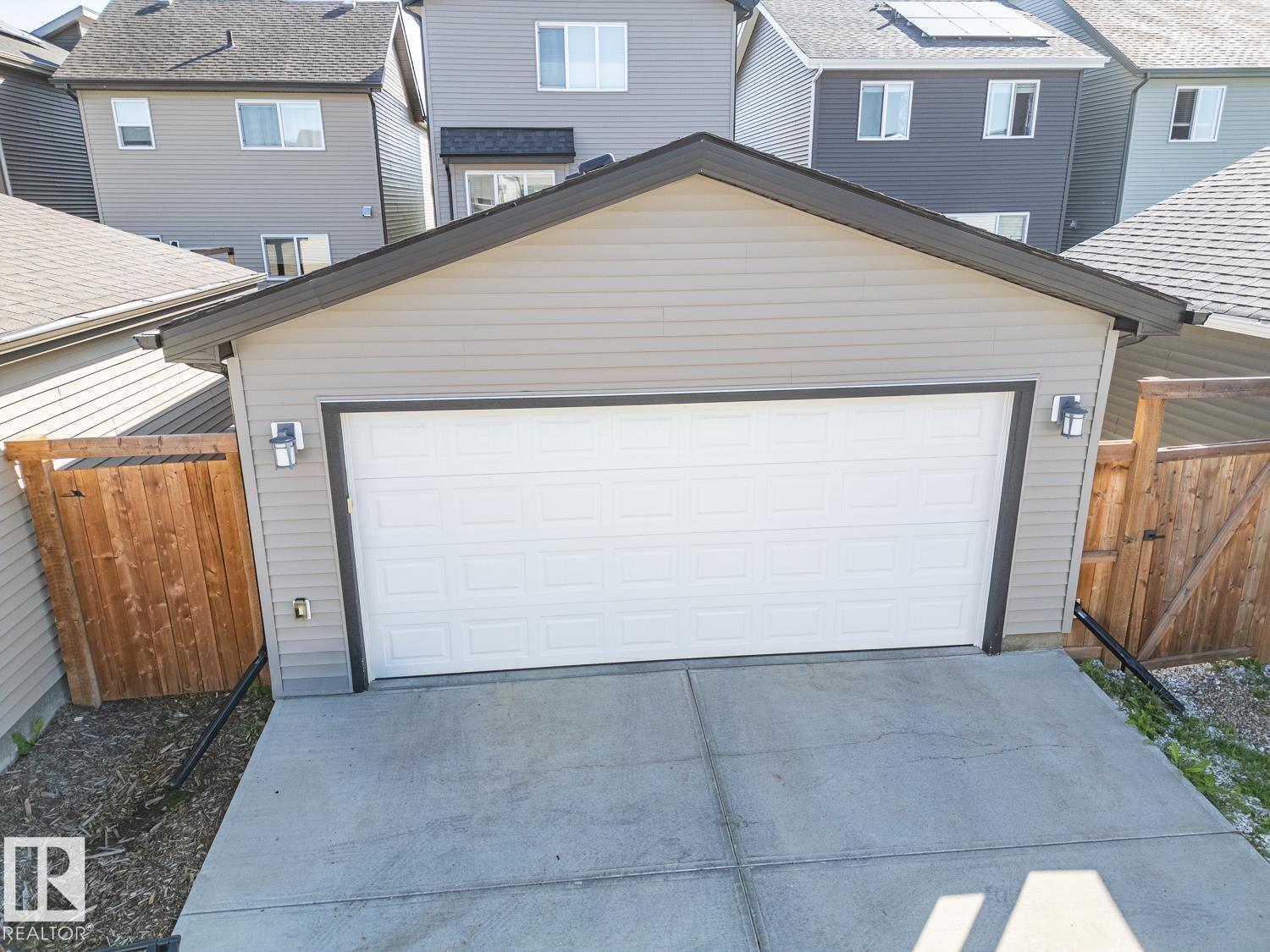 9632 224 ST NW - 32