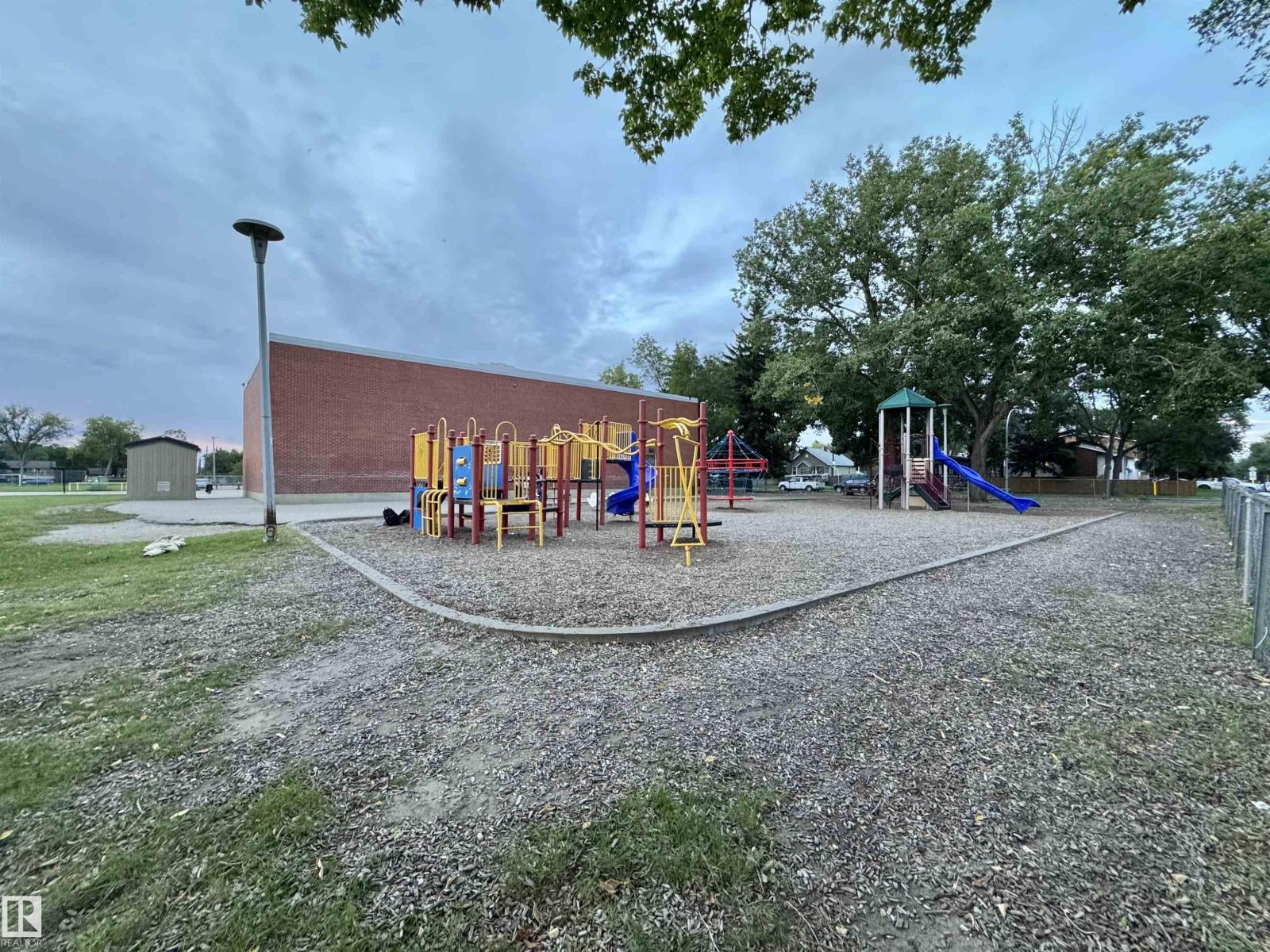 12046 89 ST NW - 43